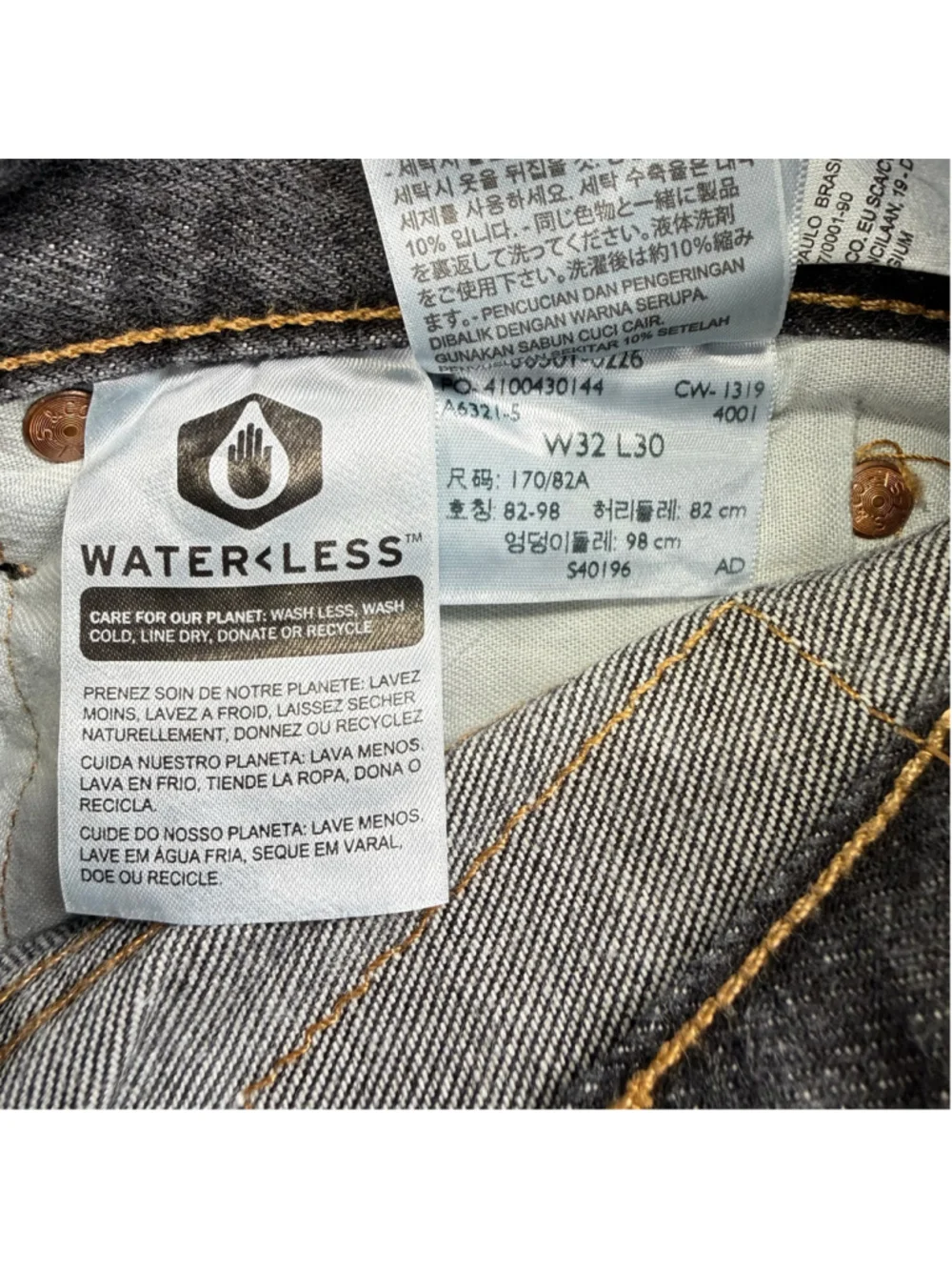 Men's Levi's 501 32x30 Button Fly Straight Leg Jeans Black (Actual‎ 32x28)